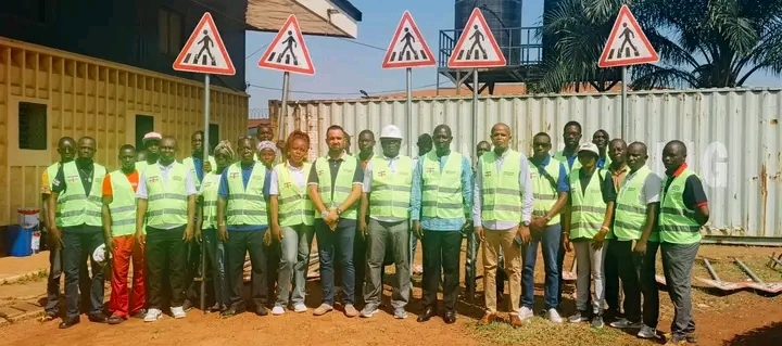 Sécurité routière : des panneaux et passages piétons installés devant les écoles de Bangui